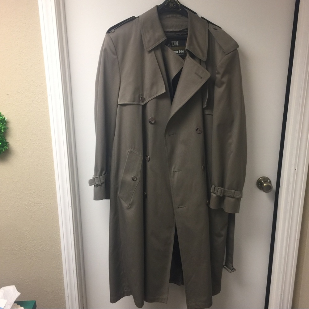 London Fog Men's Trench coat like new condition